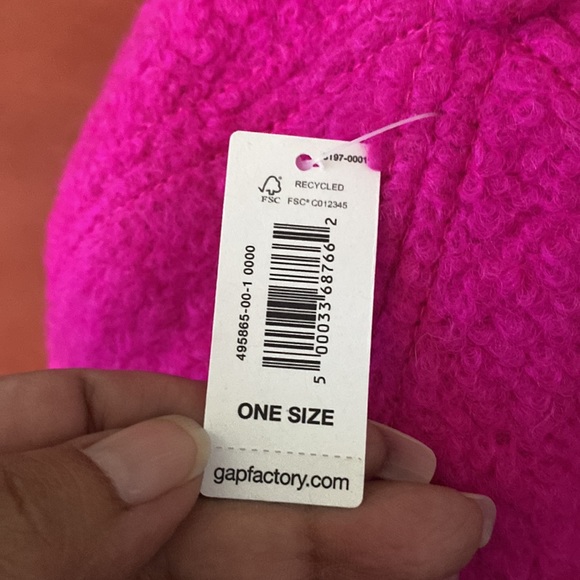 GAP - Picture 2 of 6